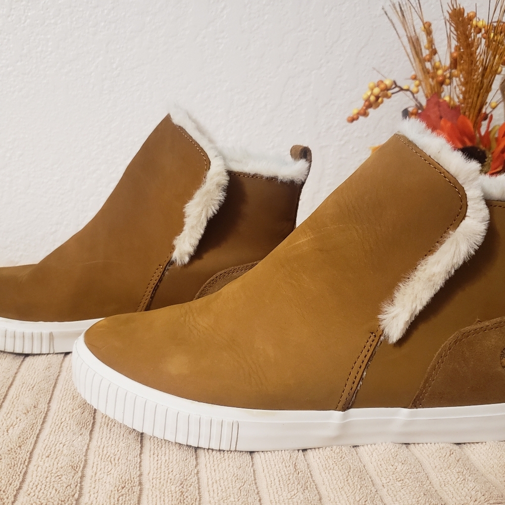 Timberland Cream Fur-Lined Light Brown Slip-on Bootie Boot Shoe, Size 9.5
